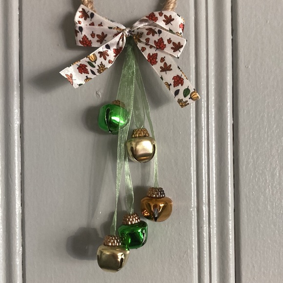 NWT Beautiful Green Fall Harvest Theme Door Knob Hanger w/ Bells - Picture 5 of 9